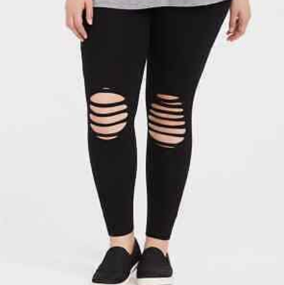 torrid Pants - NWT Torrid Black Knee Destruction/Slashed Leggings Size 4